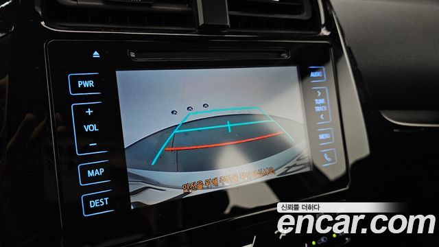 Toyota Prius 2018 — photo 15