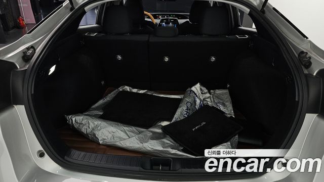 Toyota Prius 2018 — photo 16
