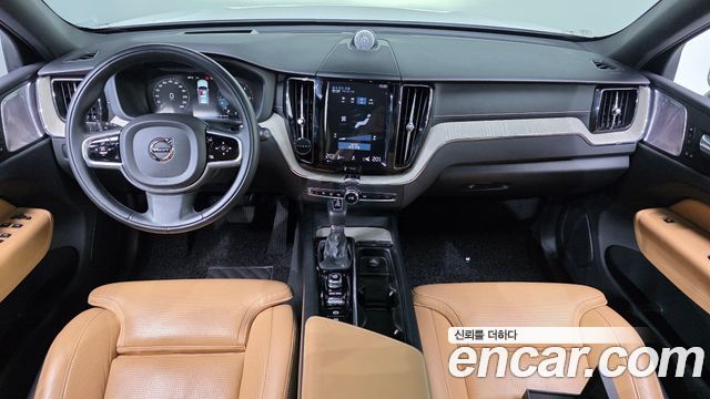Volvo XC60 2019 — photo 10