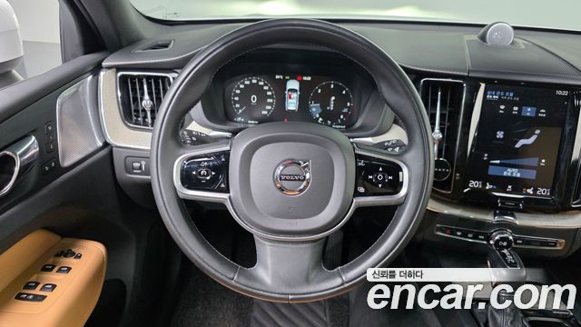 Volvo XC60 2019 — photo 19