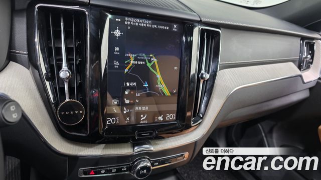 Volvo XC60 2019 — photo 20