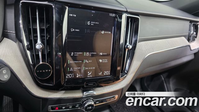 Volvo XC60 2019 — photo 21