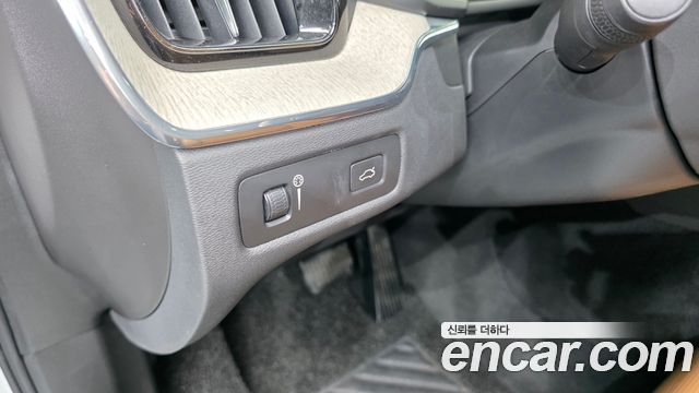 Volvo XC60 2019 — photo 24