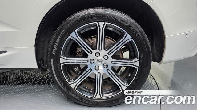 Volvo XC60 2019 — photo 7