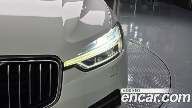 Volvo XC60 2019 — photo 8