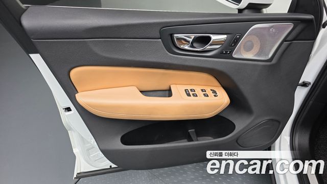 Volvo XC60 2019 — photo 14