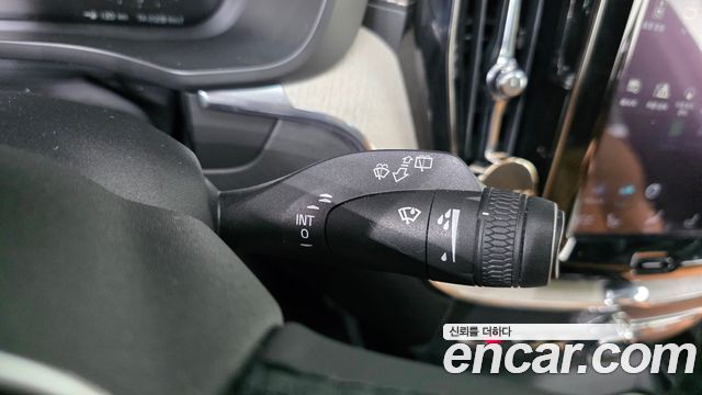 Volvo XC60 2019 — photo 28