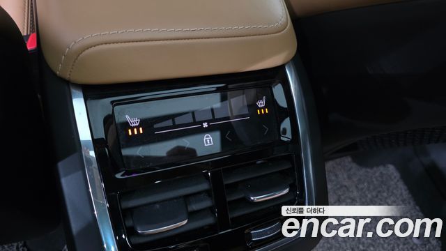 Volvo XC60 2019 — photo 30