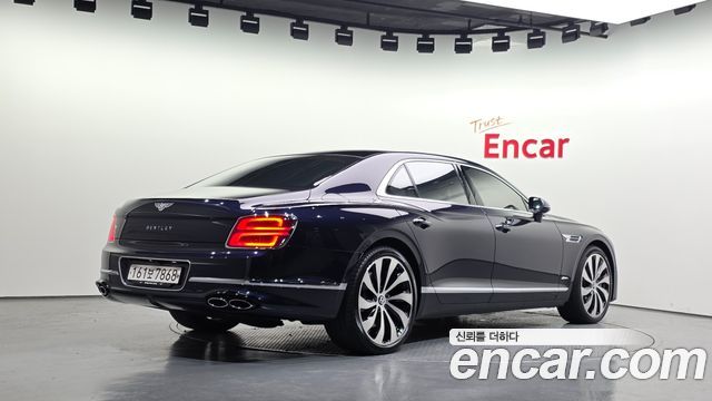 Bentley Flying Spur 2023 — photo 2