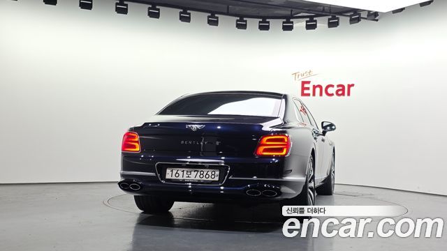 Bentley Flying Spur 2023 — photo 4