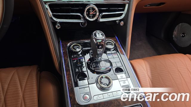 Bentley Flying Spur 2023 — photo 12