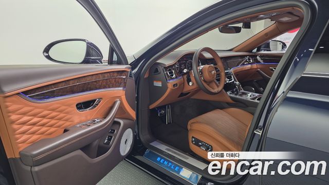 Bentley Flying Spur 2023 — photo 13