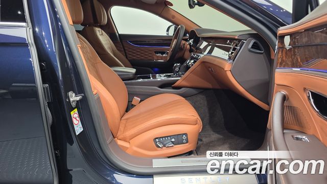 Bentley Flying Spur 2023 — photo 17
