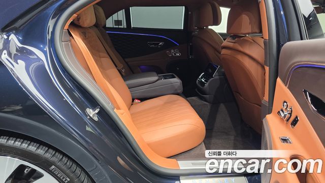 Bentley Flying Spur 2023 — photo 18