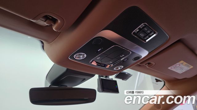 Bentley Flying Spur 2023 — photo 23