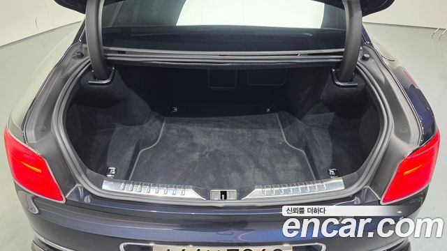 Bentley Flying Spur 2023 — photo 26