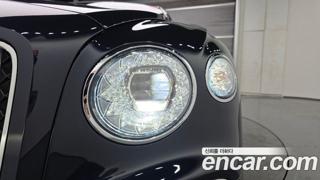 Bentley Flying Spur 2023 — photo 8