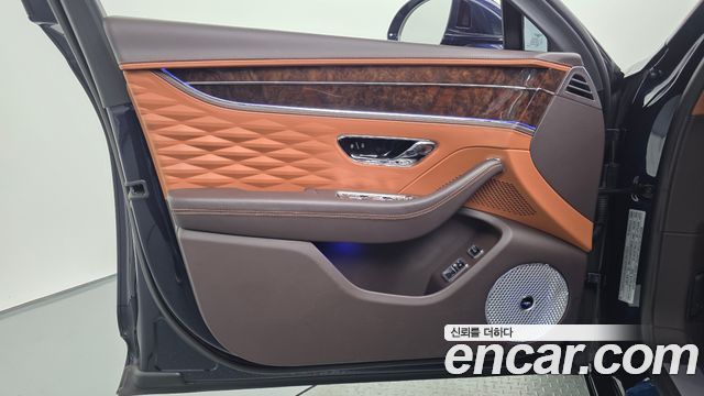 Bentley Flying Spur 2023 — photo 14