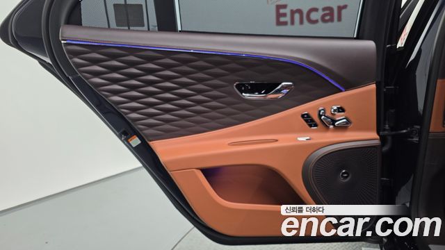 Bentley Flying Spur 2023 — photo 15