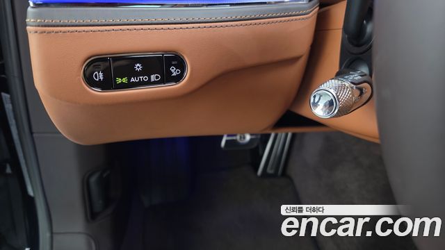 Bentley Flying Spur 2023 — photo 27