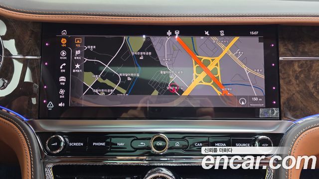 Bentley Flying Spur 2023 — photo 29