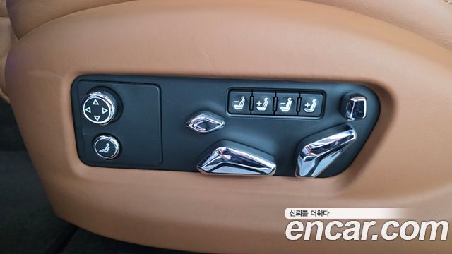Bentley Flying Spur 2023 — photo 32