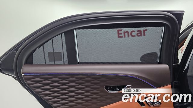 Bentley Flying Spur 2023 — photo 34