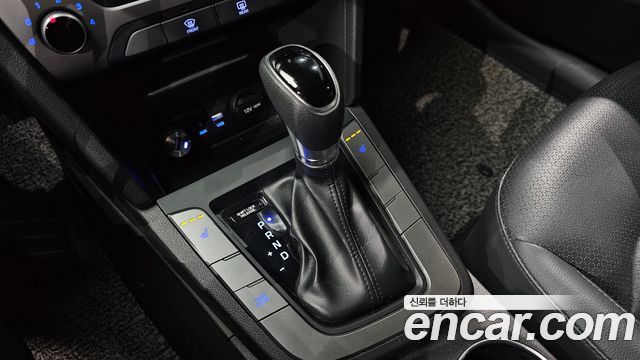 Hyundai AVANTE 2018 — photo 12