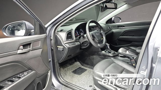 Hyundai AVANTE 2018 — photo 13