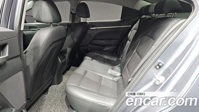 Hyundai AVANTE 2018 — photo 18