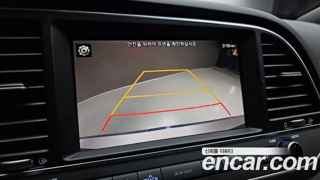 Hyundai AVANTE 2018 — photo 21