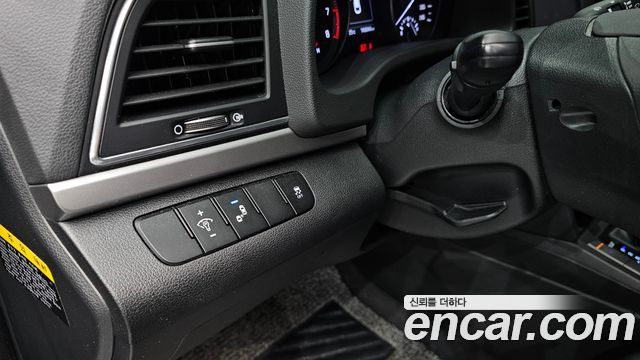 Hyundai AVANTE 2018 — photo 23