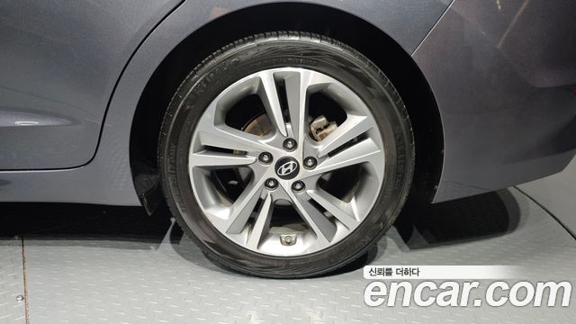 Hyundai AVANTE 2018 — photo 7