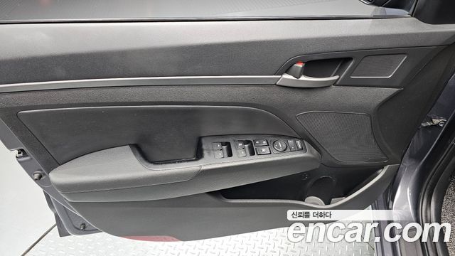 Hyundai AVANTE 2018 — photo 14