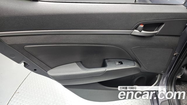 Hyundai AVANTE 2018 — photo 15
