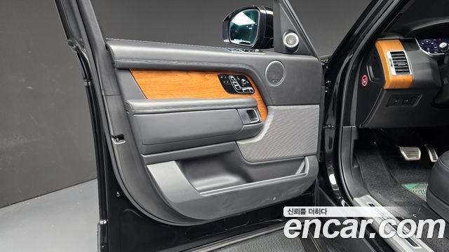 Land Rover Range Rover 2018 — photo 14
