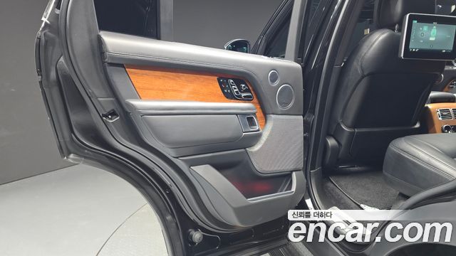 Land Rover Range Rover 2018 — photo 15