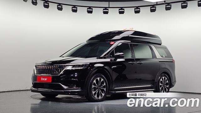 Kia Canival 2023 — photo 1