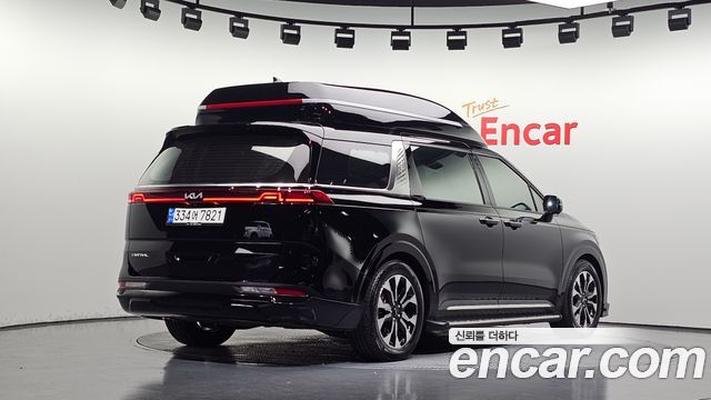 Kia Canival 2023 — photo 2