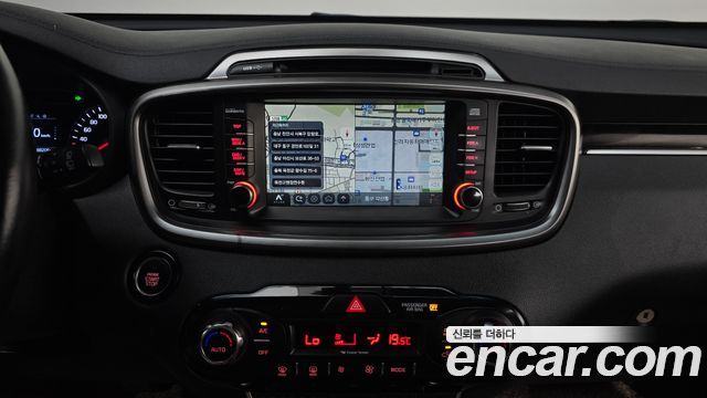 Kia Sorento 2016 — photo 19