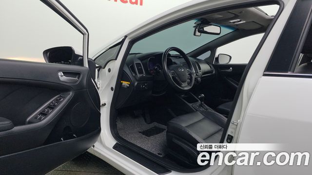 Kia K3 2015 — photo 10