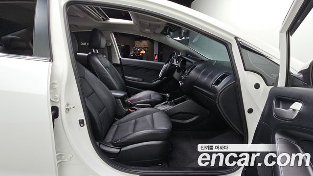 Kia K3 2015 — photo 11