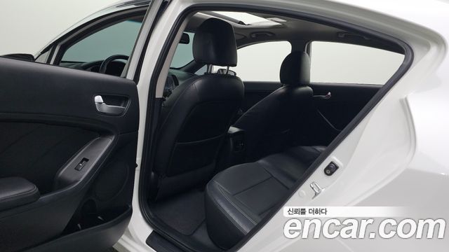 Kia K3 2015 — photo 12
