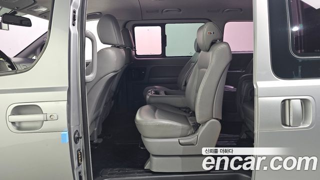 Hyundai Starex 2016 — photo 11