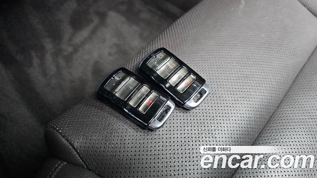 Kia K7 2016 — photo 17