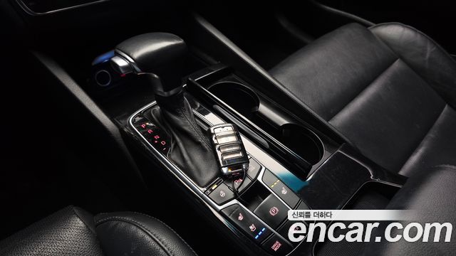 Kia K7 2019 — photo 12