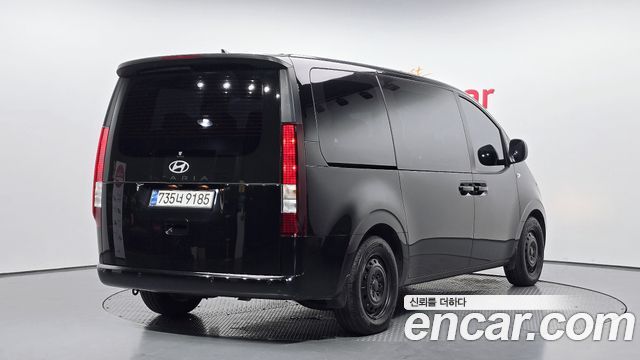 Hyundai Staria 2026 — photo 2