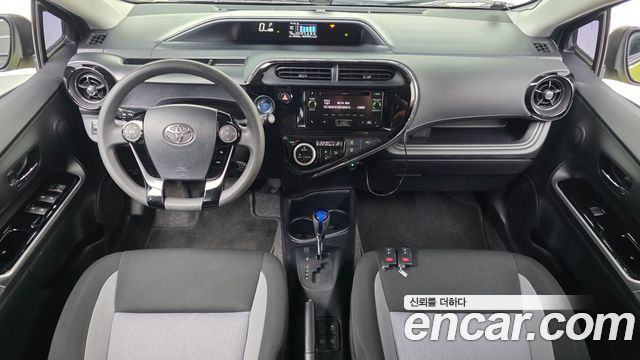 Toyota Prius 2018 — photo 10