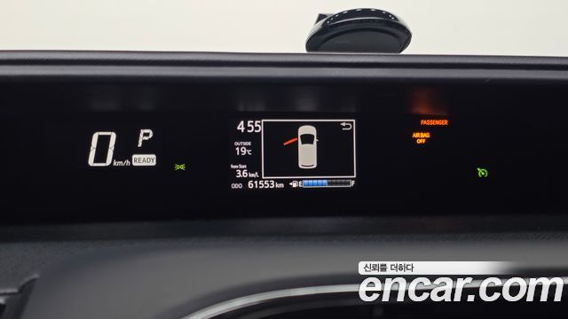 Toyota Prius 2018 — photo 11