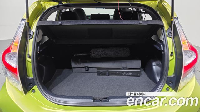 Toyota Prius 2018 — photo 26
